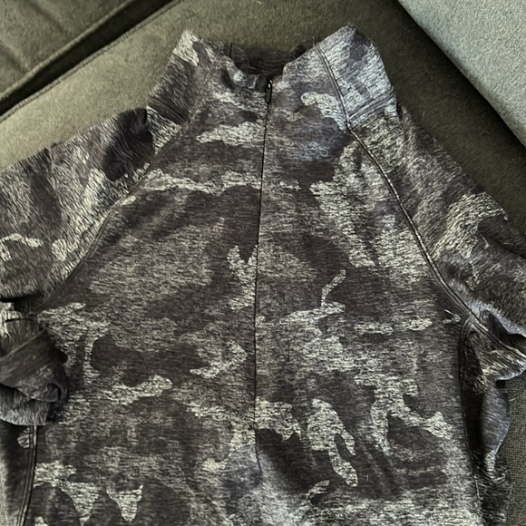 Lululemon camo quarter zip long sleeve top size 4 - Picture 2 of 6
